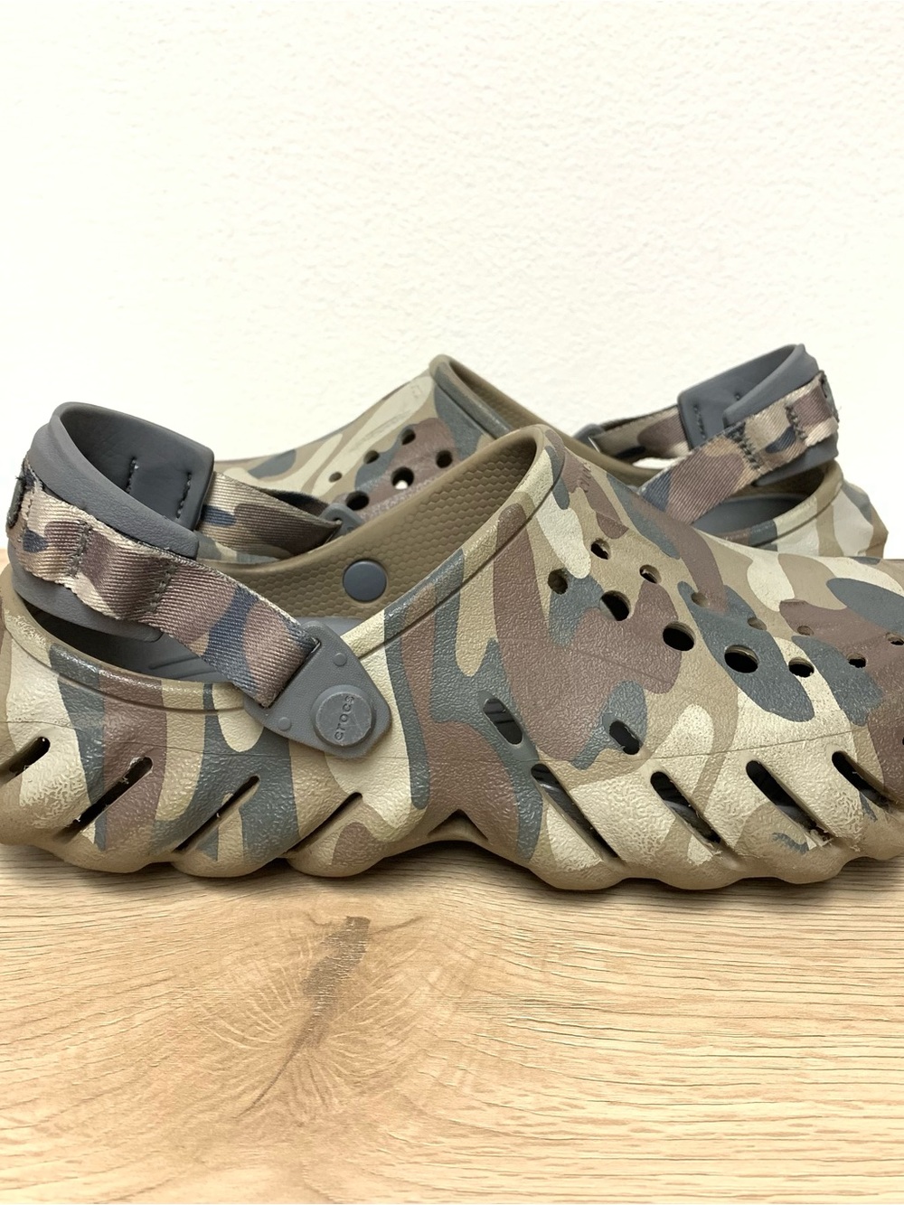 Crocs Echo Camo Redux Clog Shoes Mens 7 Womens 9 Gray Tan Camouflage Scuffs